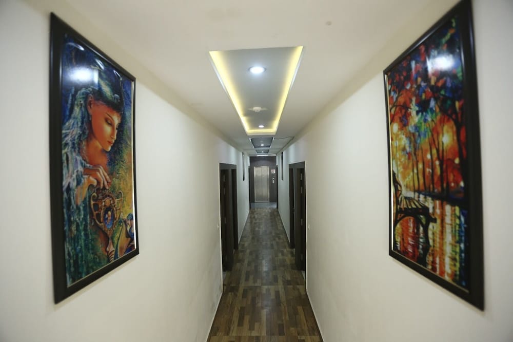 Hotel The Orchid 2
