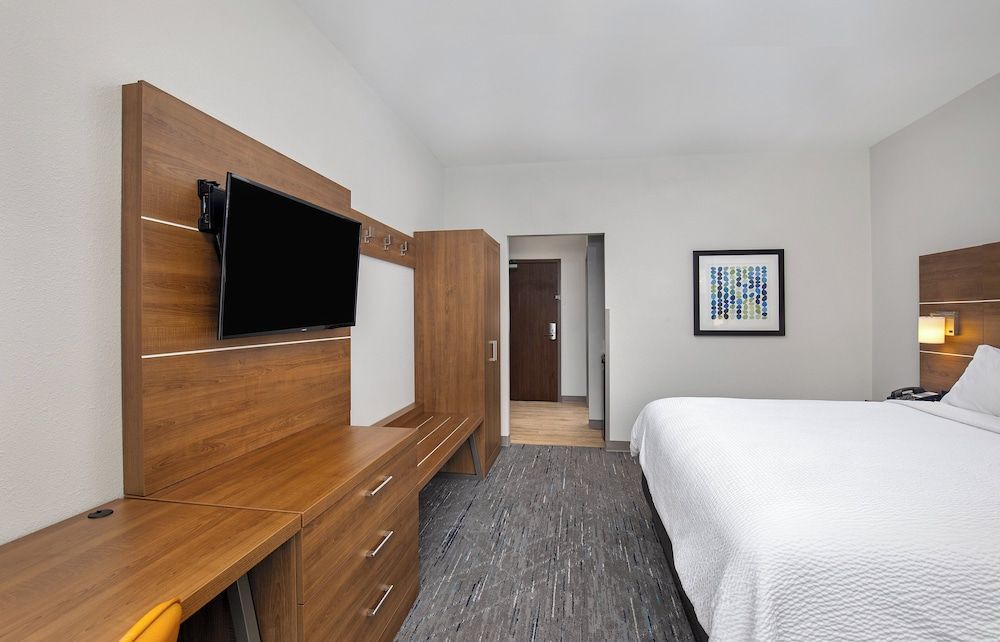 Holiday Inn Express & Suites CARROLLTON WEST by IHG 2