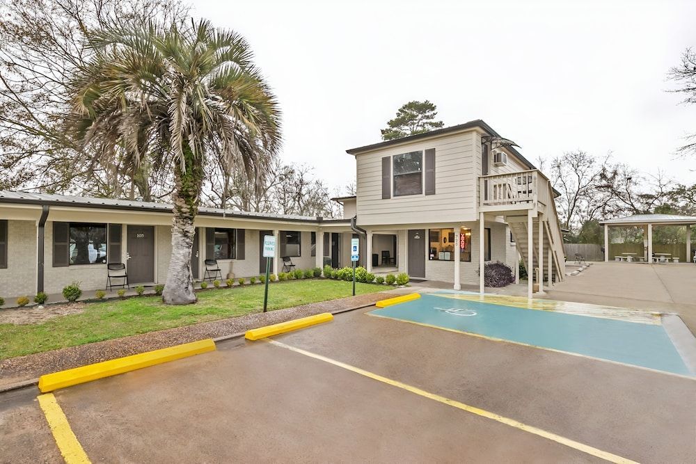 OYO Hotel Sulphur LA Hwy 90 West 1