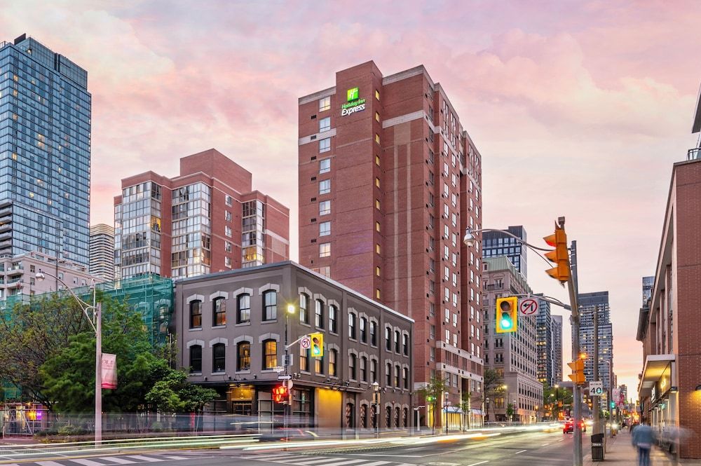 Holiday Inn Express TORONTO DOWNTOWN by IHG 1