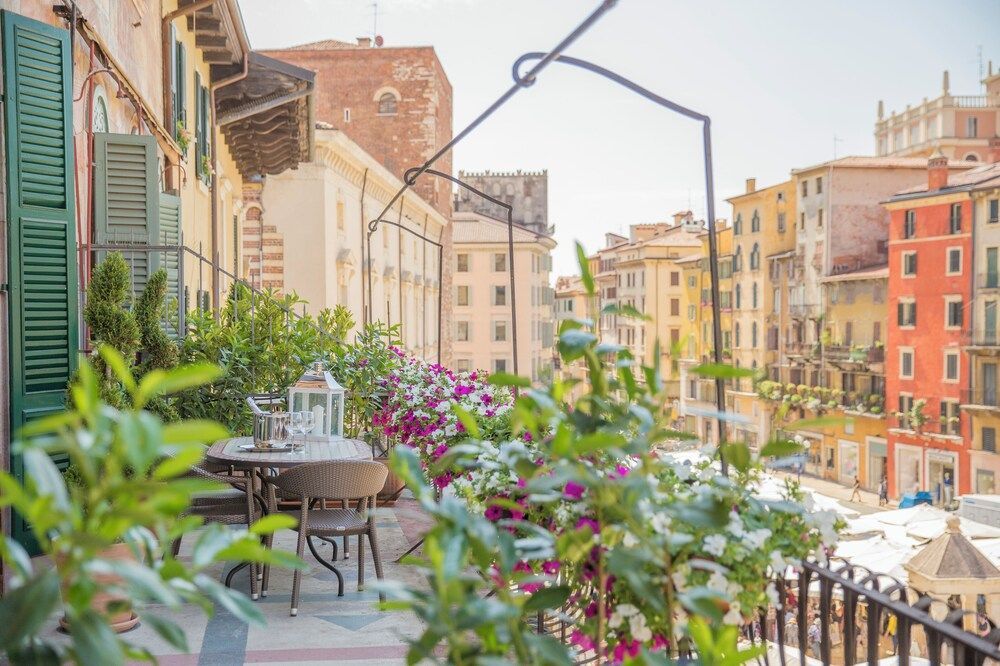 Corte Realdi Piazza Erbe Verona 1