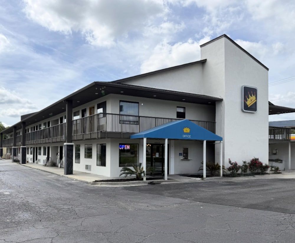 Super 8 by Wyndham Richmond Hill 1
