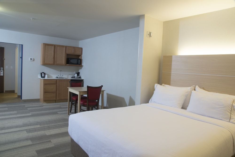 Holiday Inn Express & Suites ROCHESTER HILLS - DETROIT AREA by IHG 2