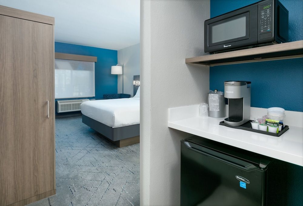 Holiday Inn Express & Suites DALLAS PARK CENTRAL NORTHEAST by IHG 2