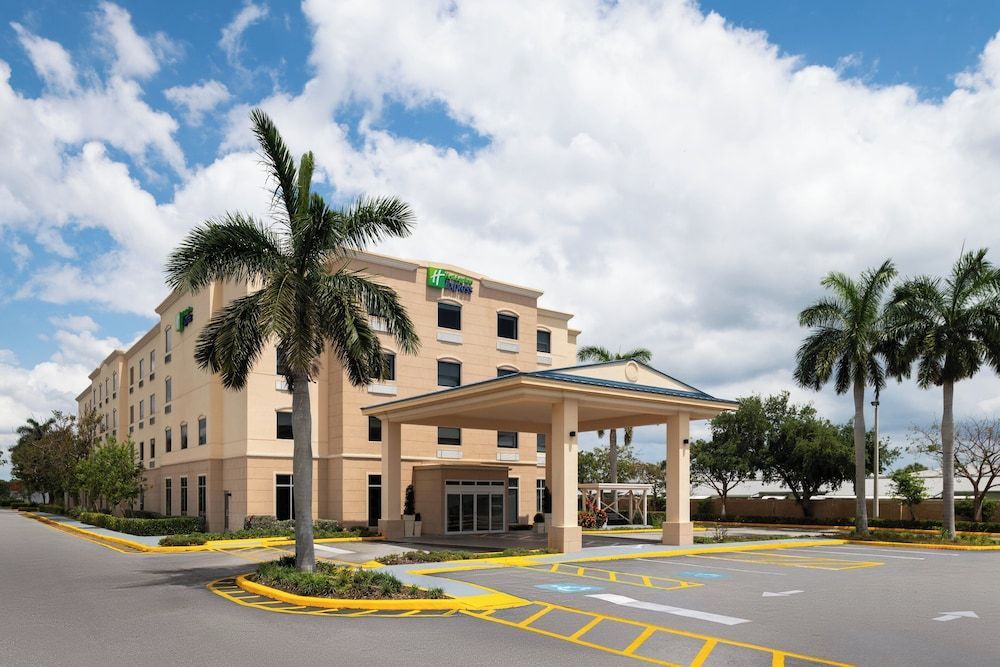 Holiday Inn Express & Suites BOYNTON BEACH WEST by IHG 1