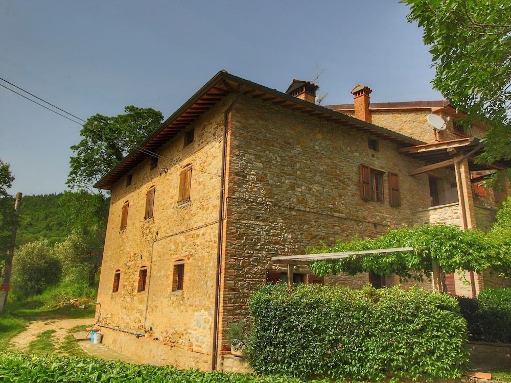 Farmhouse With Stables, Horses and the Ability to Make Horseback Riding 1