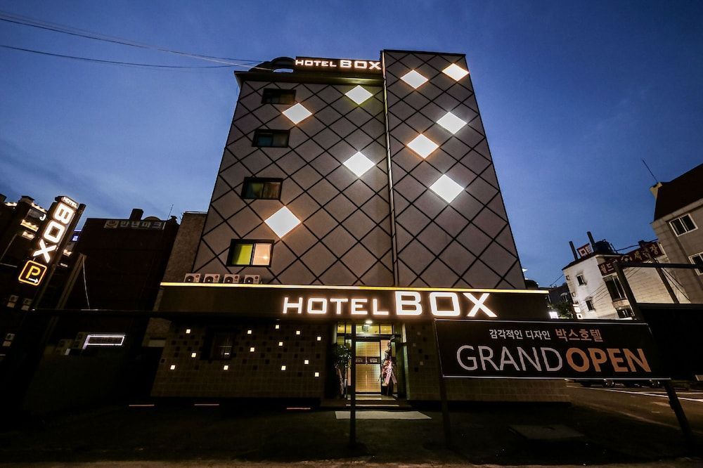 Hotel Box 1