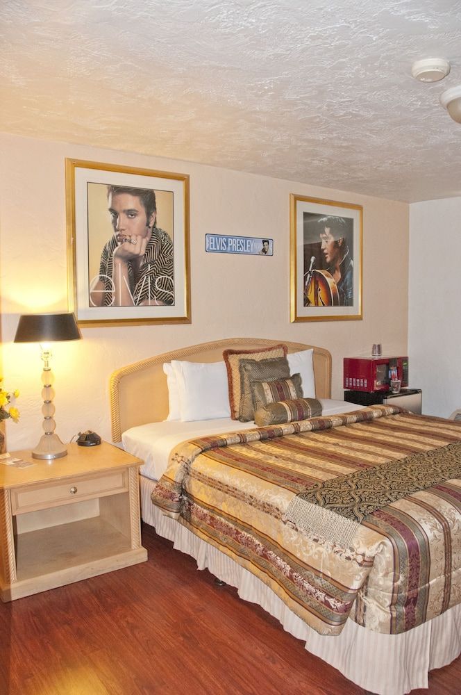 El Trovatore Motel 1