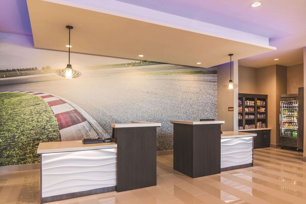 La Quinta Inn & Suites by Wyndham Atlanta South - McDonough 2