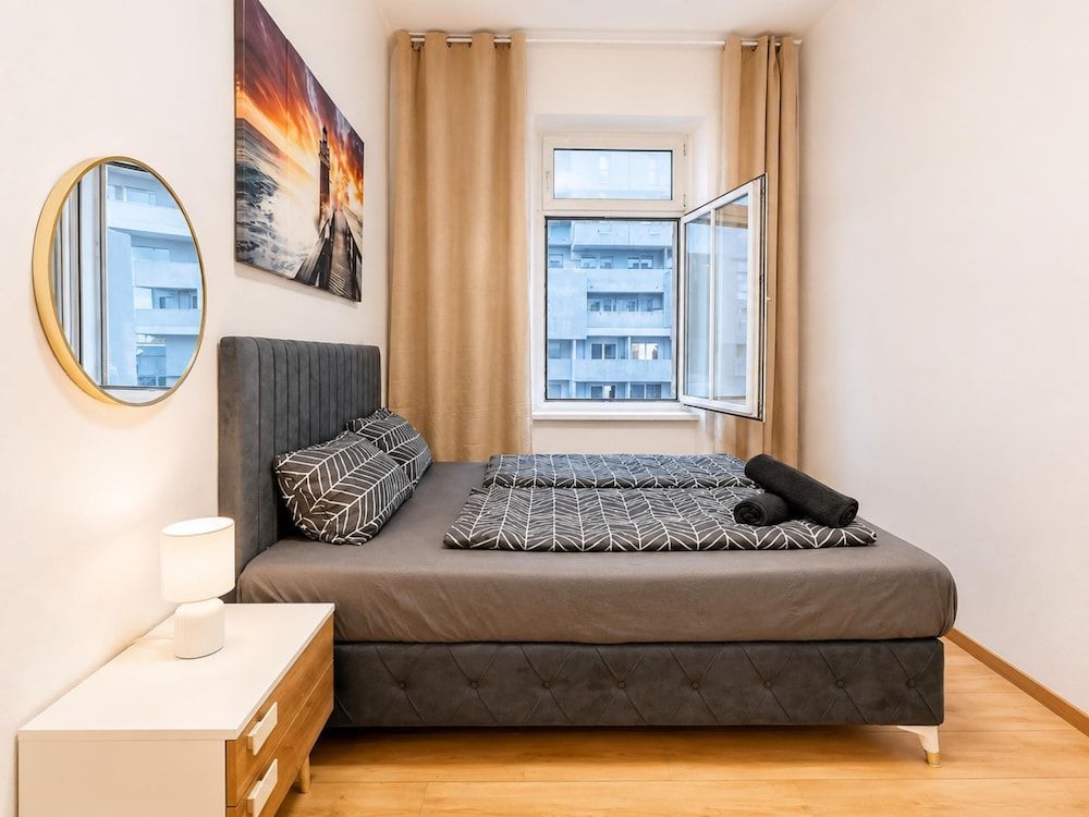 Spacious Private Room Near FAC Platz 1