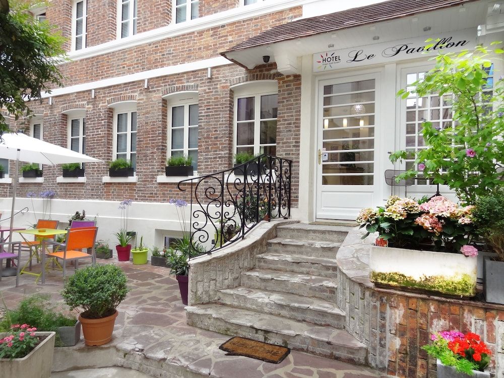 Le Pavillon Hotel 1
