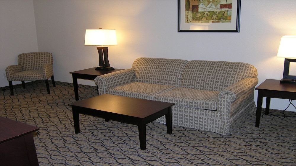 Holiday Inn Express & Suites BELLE VERNON by IHG 2