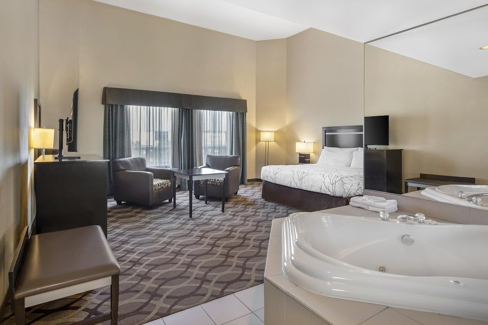 Best Western Plus Travel Hotel Toronto Airport 1