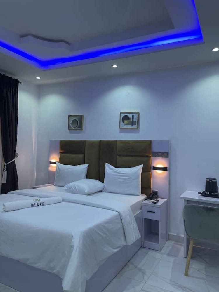HOTEL LOS REYES 2