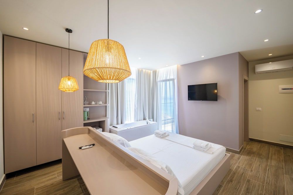 Mirage Bay Deluxe Saranda 1