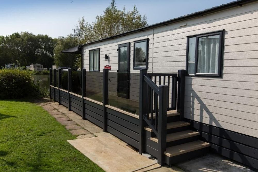 Rosedale Lakeside Lodge 2