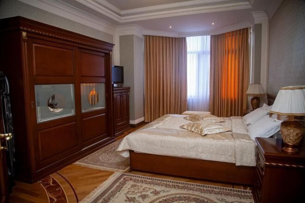 Ayf Palace 1
