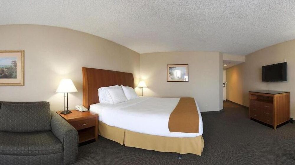 Holiday Inn Express & Suites VENTURA HARBOR by IHG 1