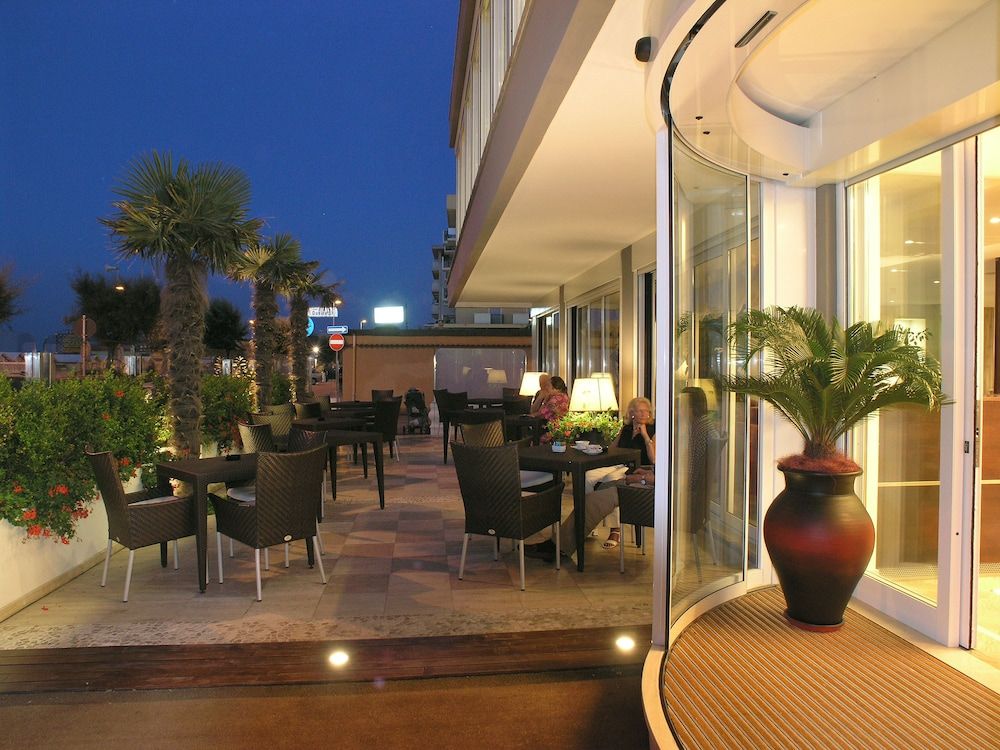 Hotel Tiffany's 2
