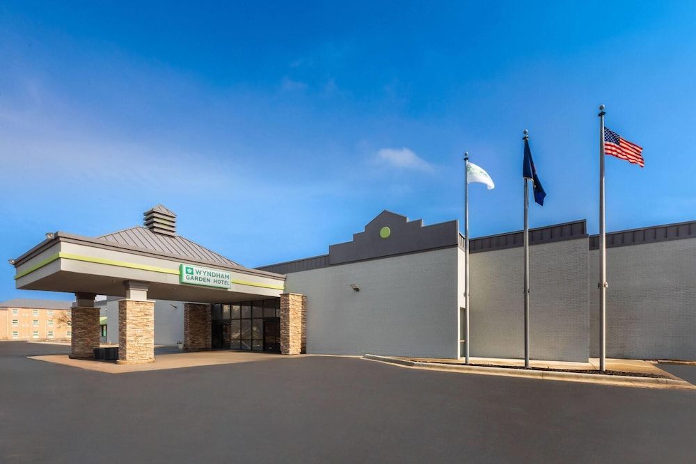 Wyndham Garden Detroit Metro Airport 1