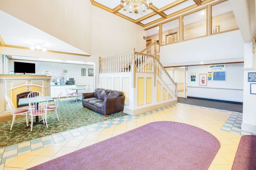 Super 8 by Wyndham Brooklyn 2