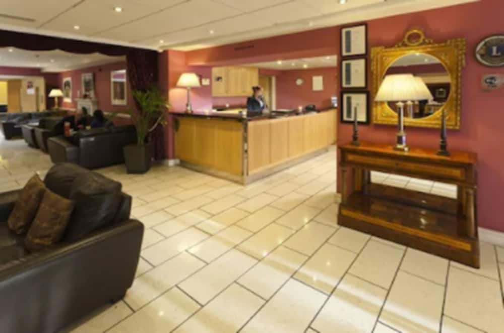 Pery's Hotel 2