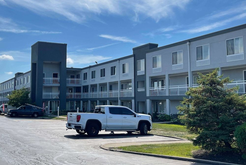 Baymont by Wyndham Dayton North 1