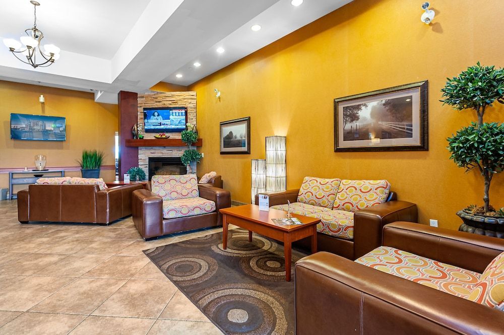 Holiday Inn Express & Suites CLARINGTON - BOWMANVILLE by IHG 2