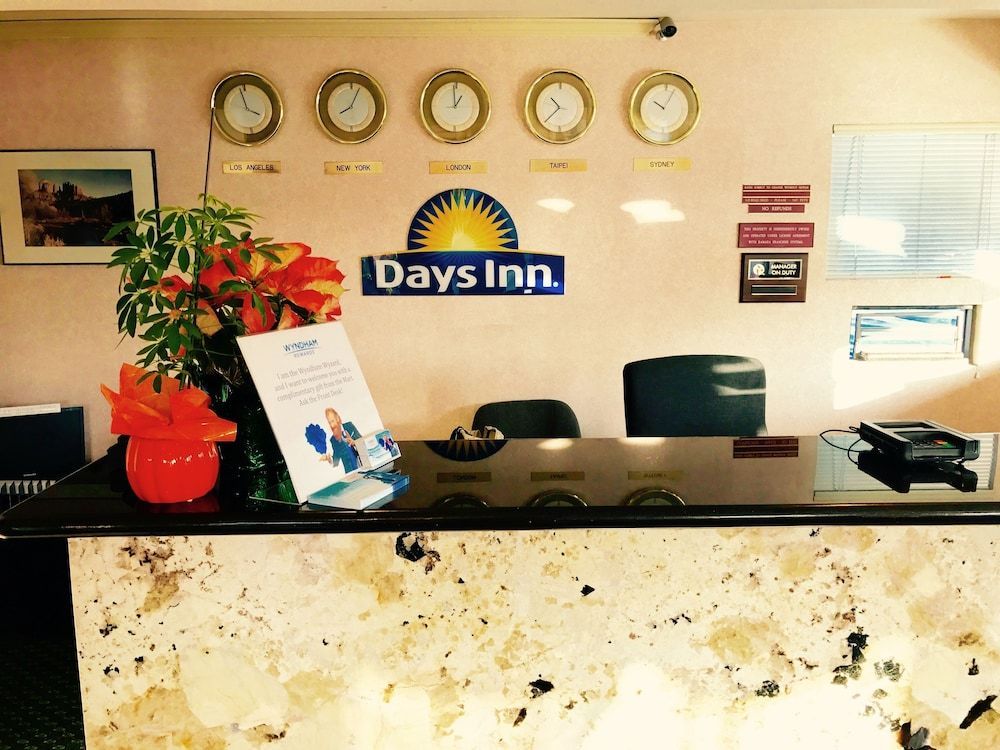 Days Inn by Wyndham Anaheim Near the Park 2