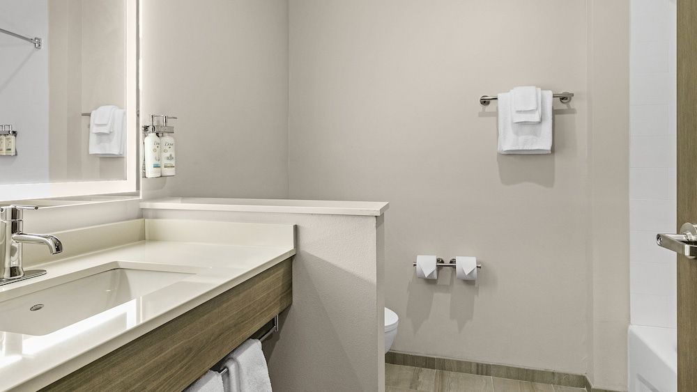 Holiday Inn Express & Suites NOKOMIS - SARASOTA SOUTH by IHG 1