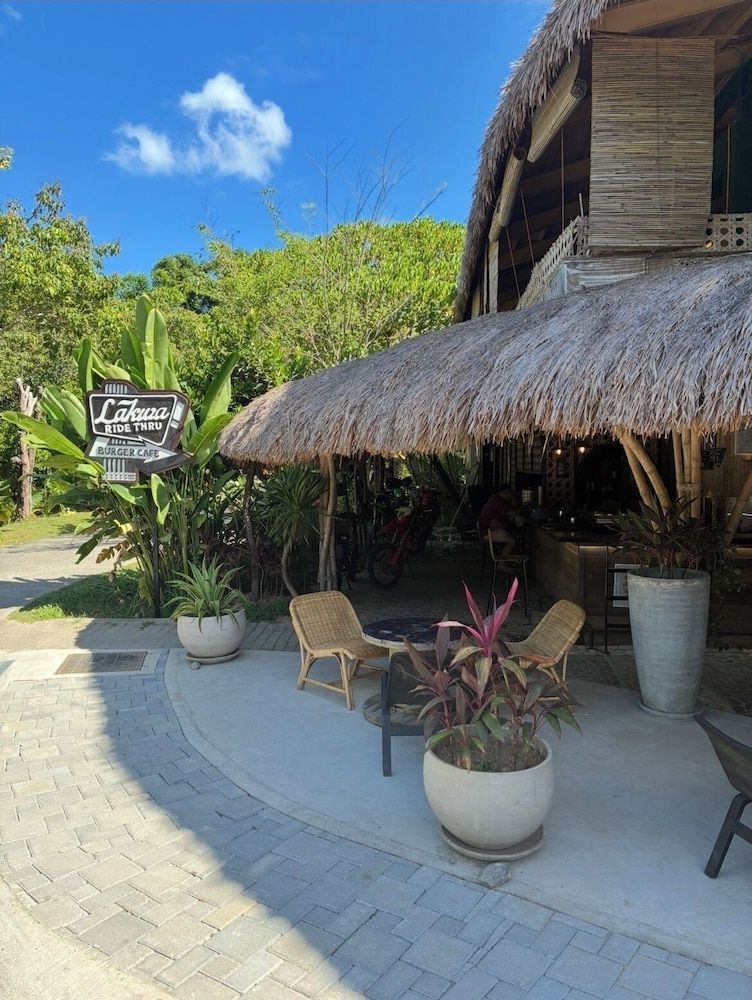 Lakwa Motel Lio Beach 1