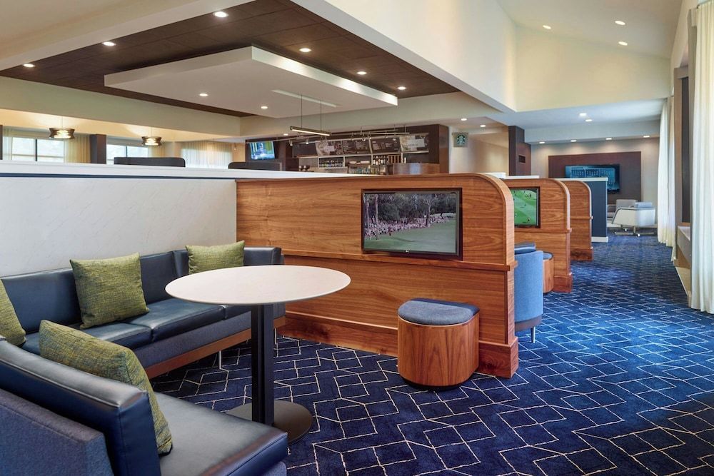 Courtyard by Marriott Atlanta Airport South/Sullivan Road 2