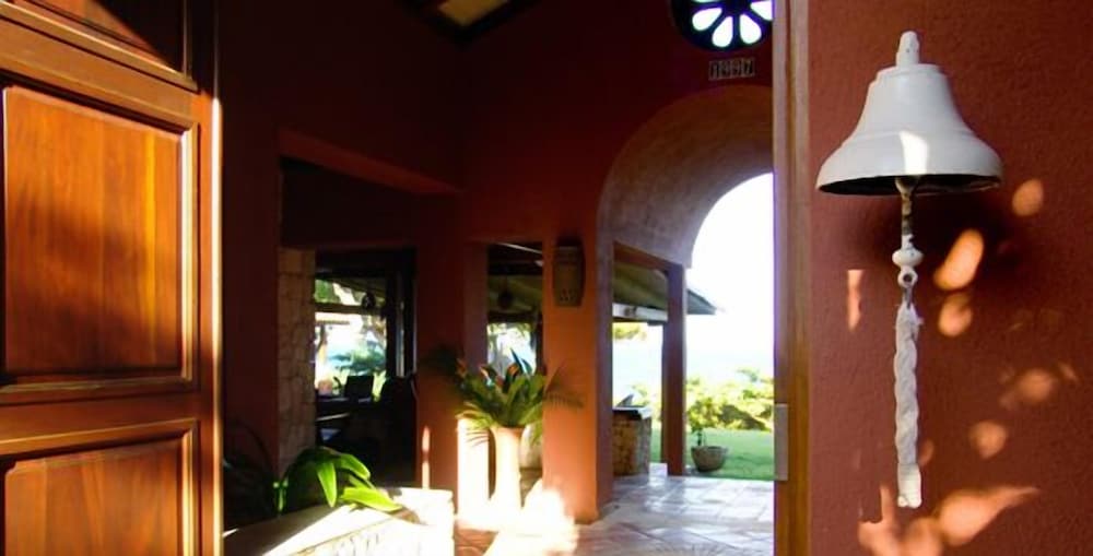 Family Oriented - Private Beach & Horse Stables - Ocean, Pool, & Hot Tub 2
