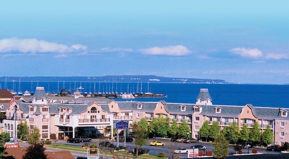 Hamilton Inn Select Beachfront Mackinaw City 2
