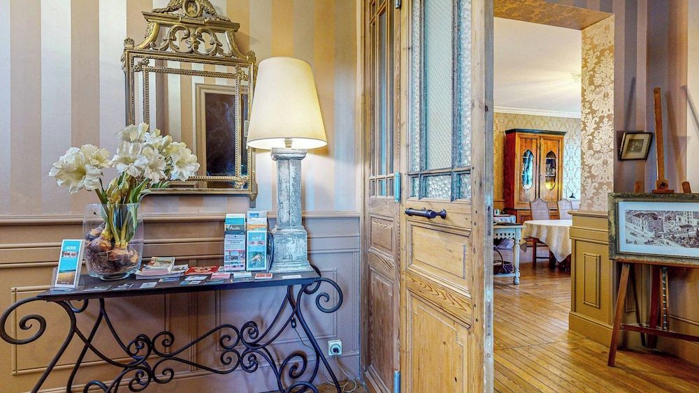 Demeure Saint Louis Historic manor, air-conditioned, free private parking, City 700m, WIFI, view 2