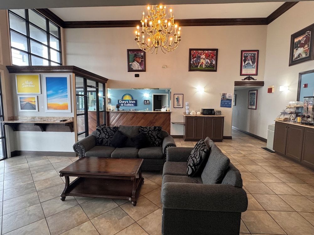 Days Inn & Suites by Wyndham Tuscaloosa - Univ. of Alabama 2