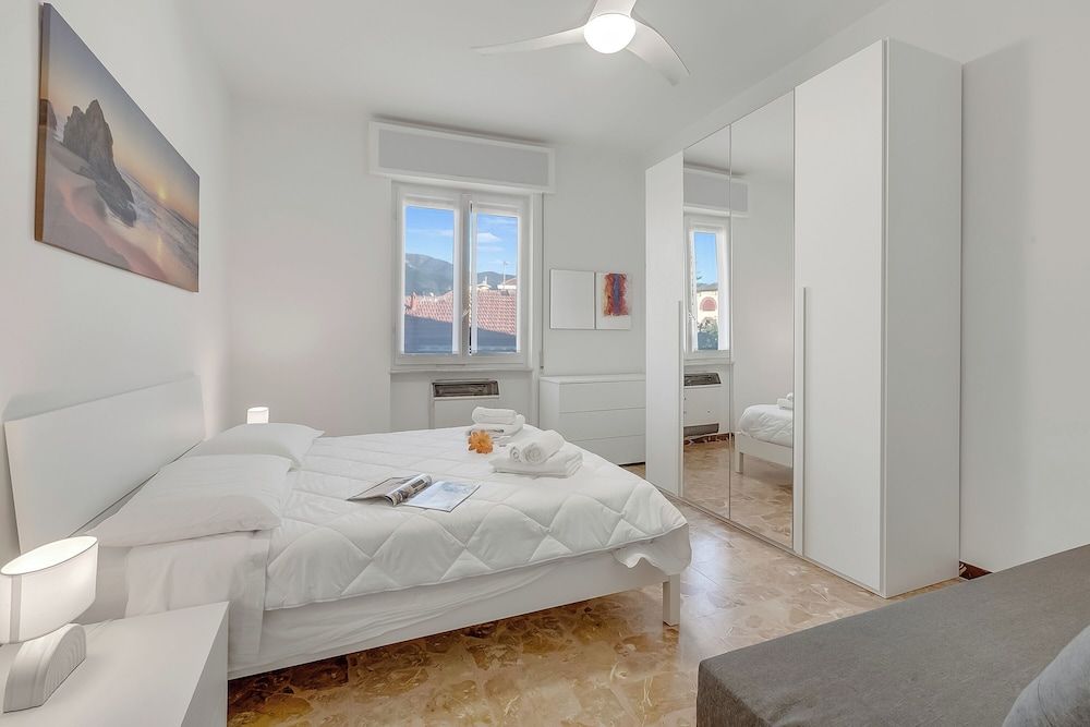 Verdi Loano Beach Apartment With Balcony 1