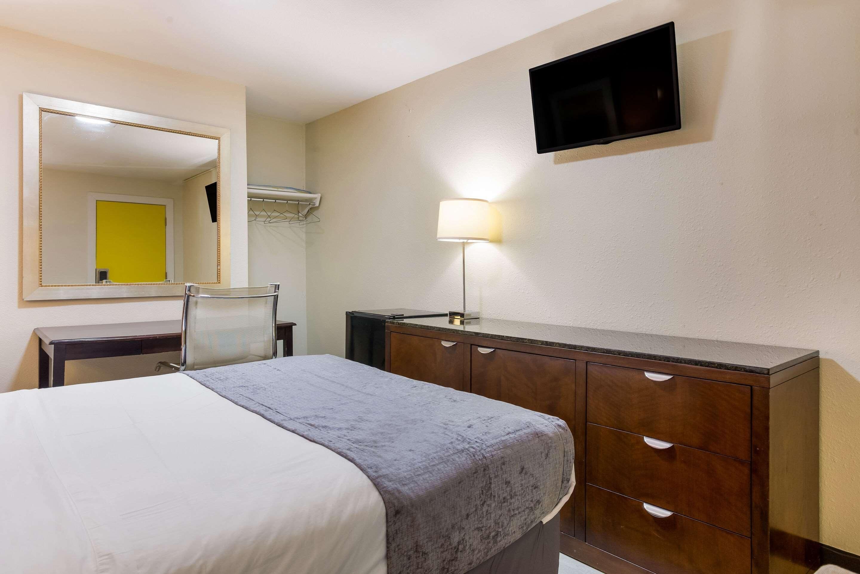 Rodeway Inn Berryville 1