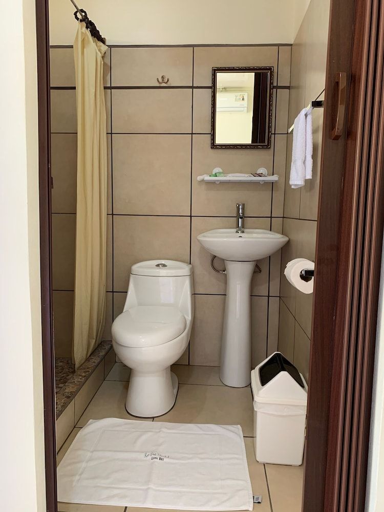 Le Petit Hotel 2