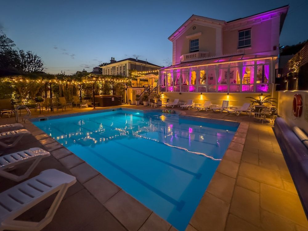 Riviera Lodge Hotel 1