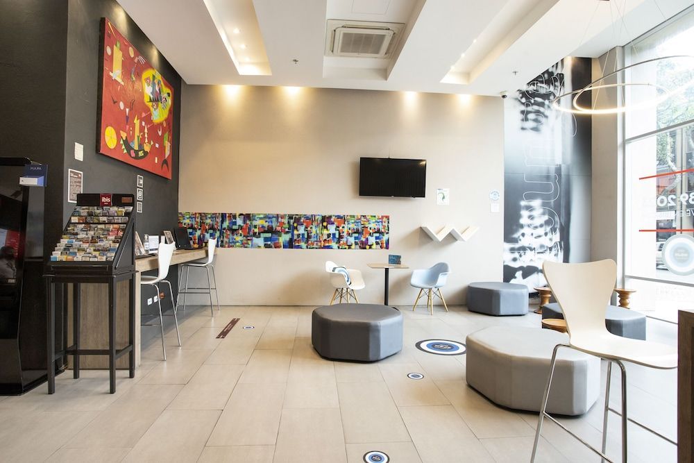 Hotel Ibis Cali Granada 2