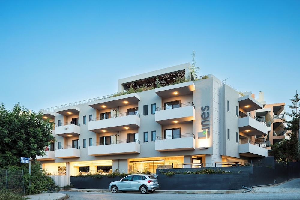 Lines Concept Accommodation 1