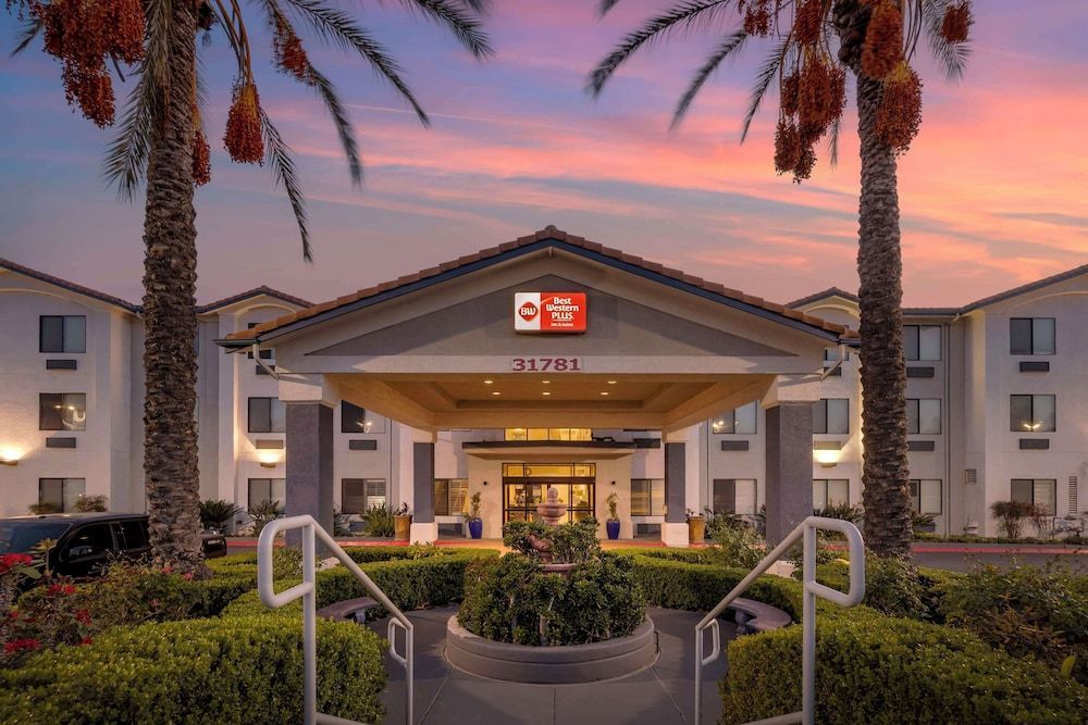 Best Western Plus Lake Elsinore Inn & Suites 1