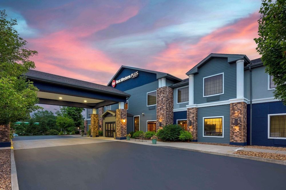 Best Western PLUS Victor Inn & Suites 1