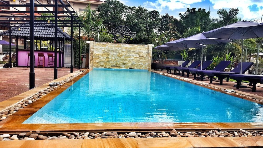 White Lotus Resort 1