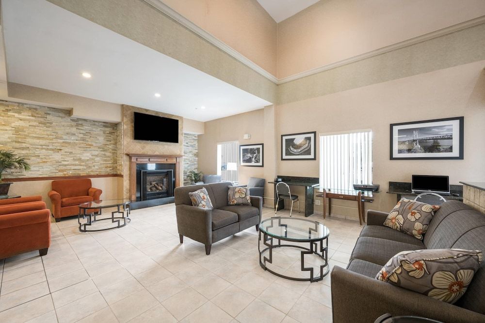Quality Inn & Suites Fishkill South near I-84 2