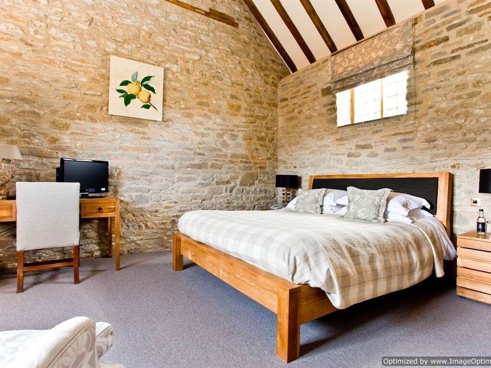 Old Downton Lodge 2