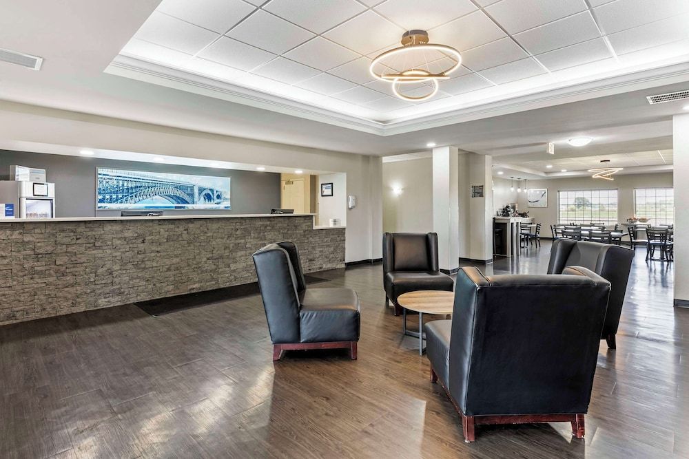Best Western Plus MidAmerica Hotel 2
