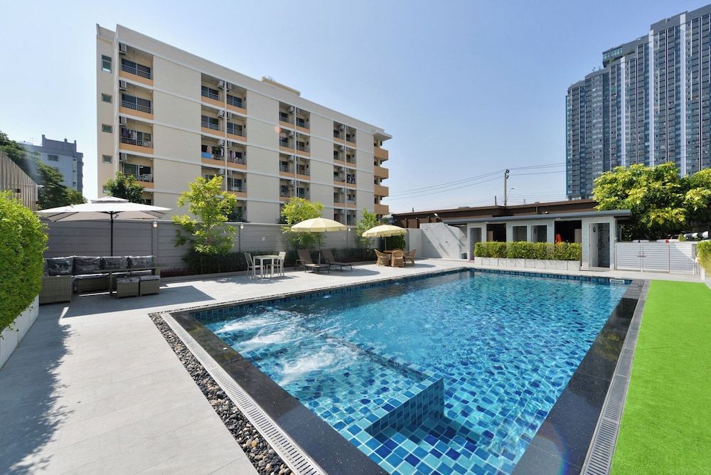 Three Seasons Bangkok 1