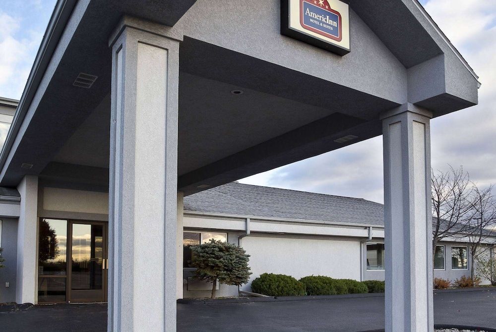AmericInn by Wyndham Bay City 1